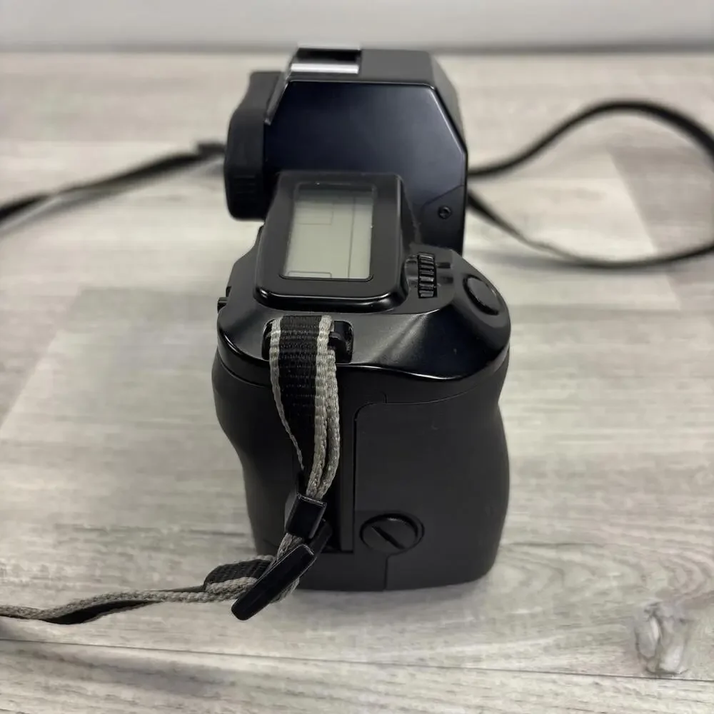 Canon EOS 650 35mm Camera Body (For Parts or Repair)